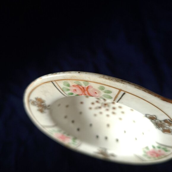 Nippon Hand Painted Porcelain Tea Strainer With Floral Design - Picture 10 of 11